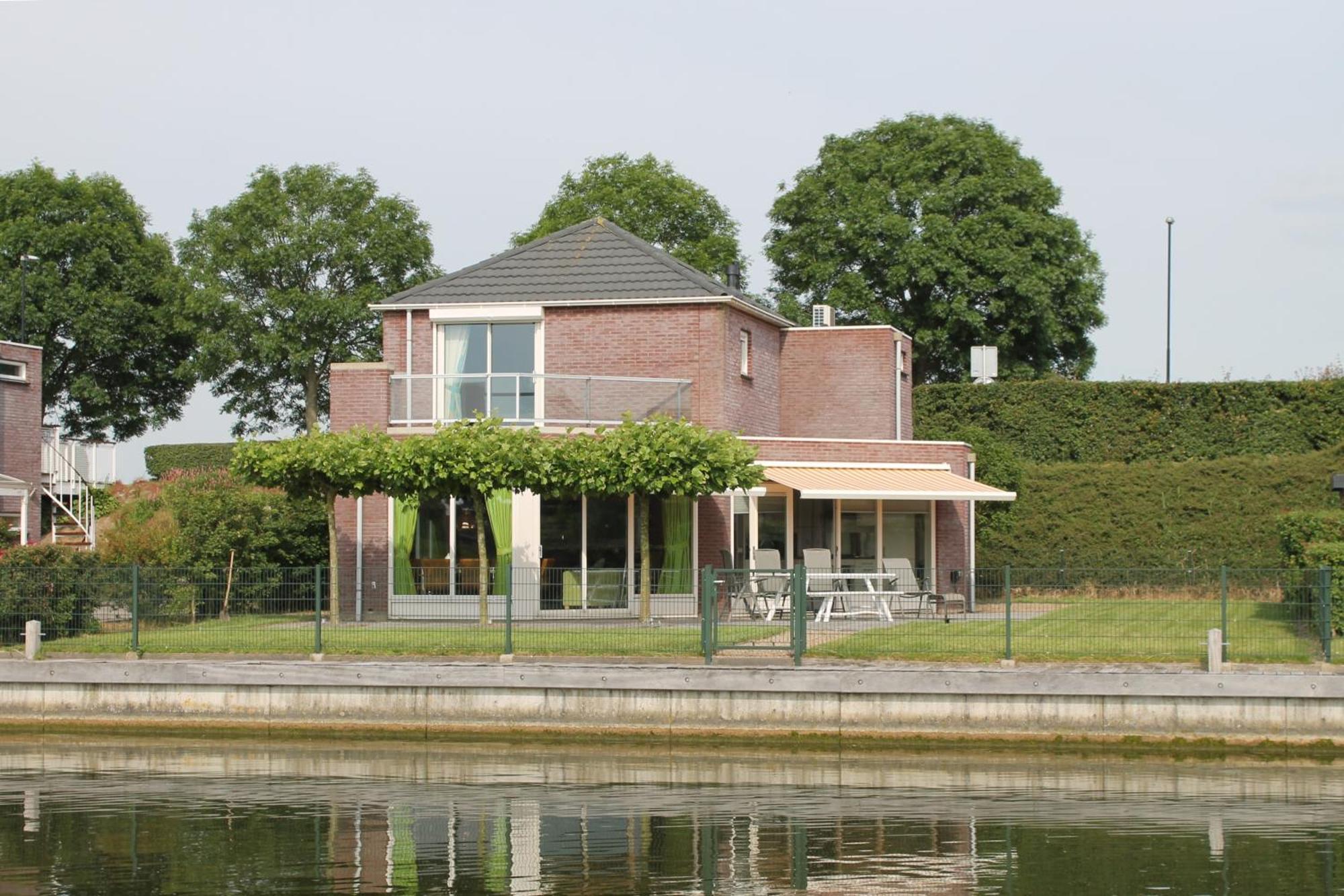 Nautic Rentals - Marinapark Oude-Tonge Экстерьер фото