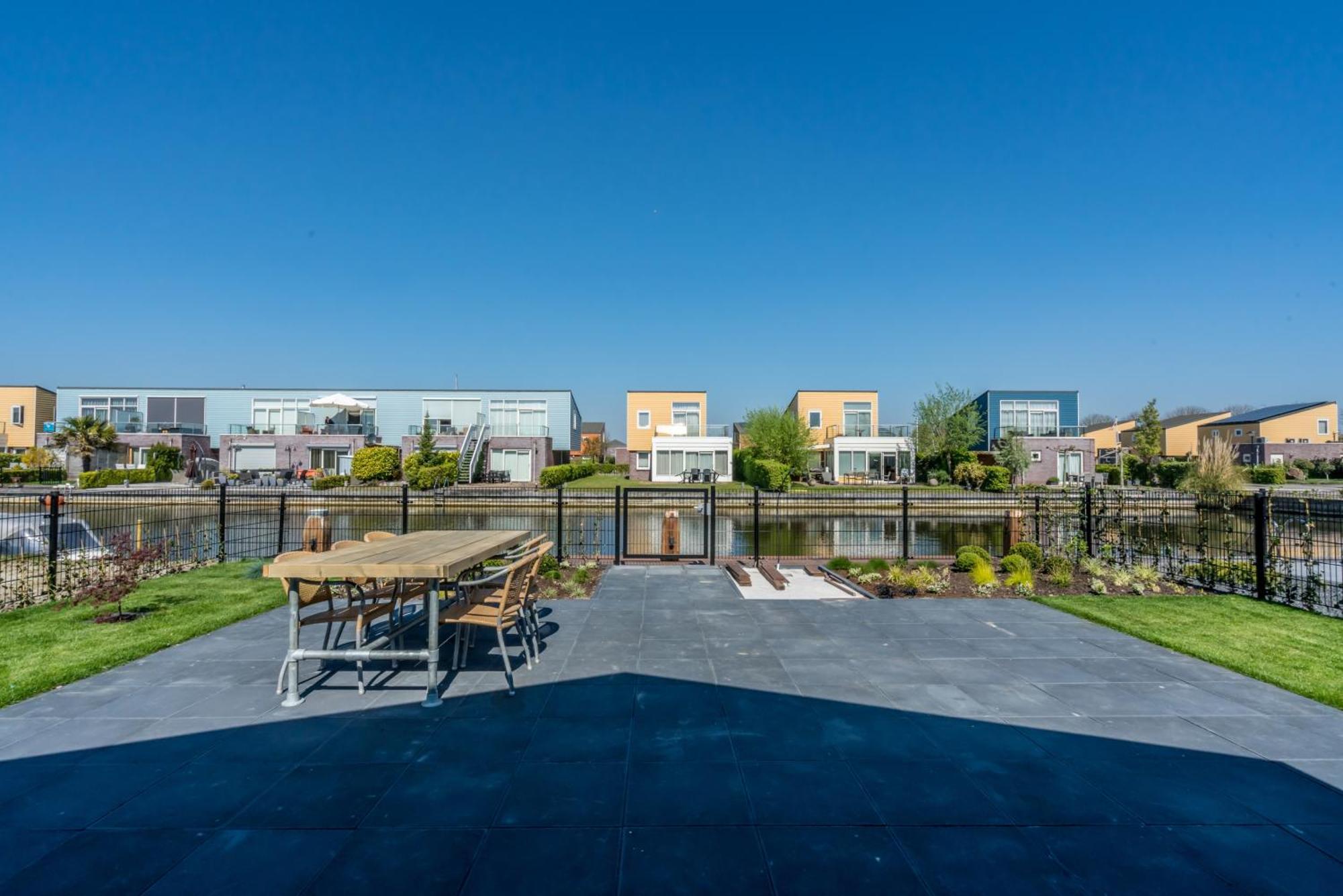 Nautic Rentals - Marinapark Oude-Tonge Экстерьер фото